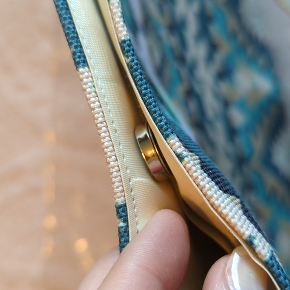 LAST ONE! Aztec Print Tote in a Teal/Blue/Ivory + FREE Matching Wristlet - Picture 8 of 8